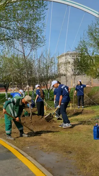 Около 300 деревьев высадили столичные жители в парке «Ататюрк» (10)