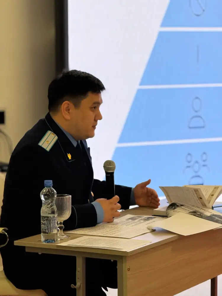 «Закон и порядок»: в Астане прокуроры провели встречу со школьниками (2)