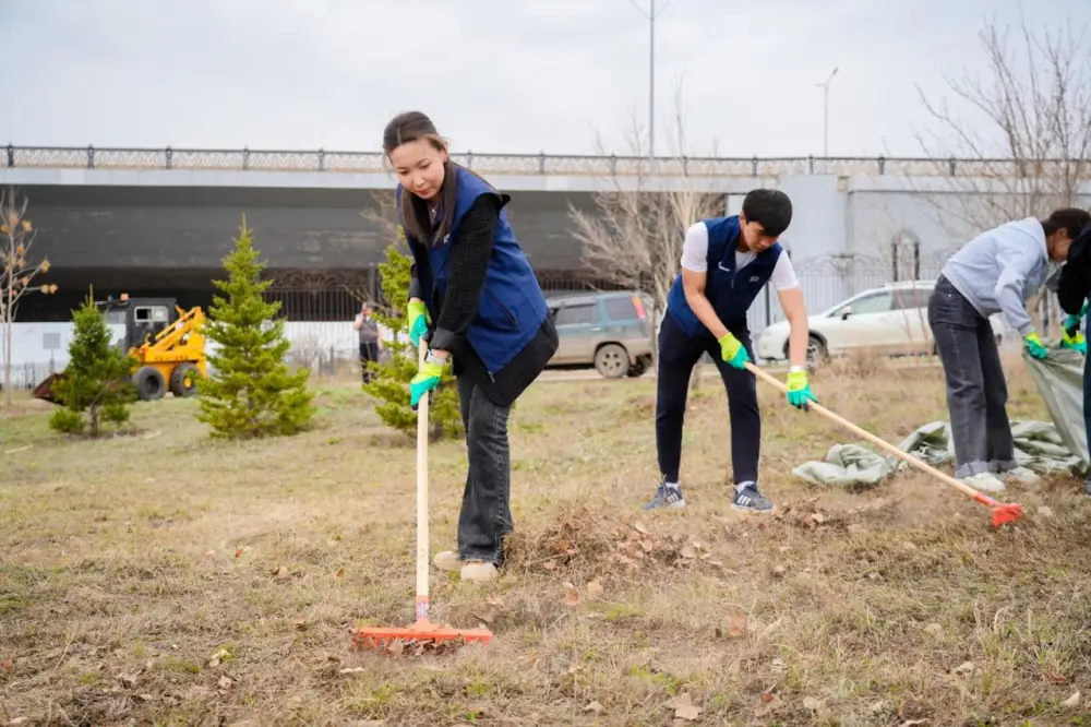 Астанчане поддержали экоинициативу: набережную Есиля очистили от мусора (4)