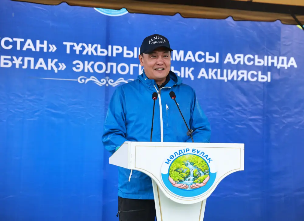 Ербол Карашукеев: Вода жизни в руках подрастающего поколения на акции «Мөлдір бұлақ» Астане