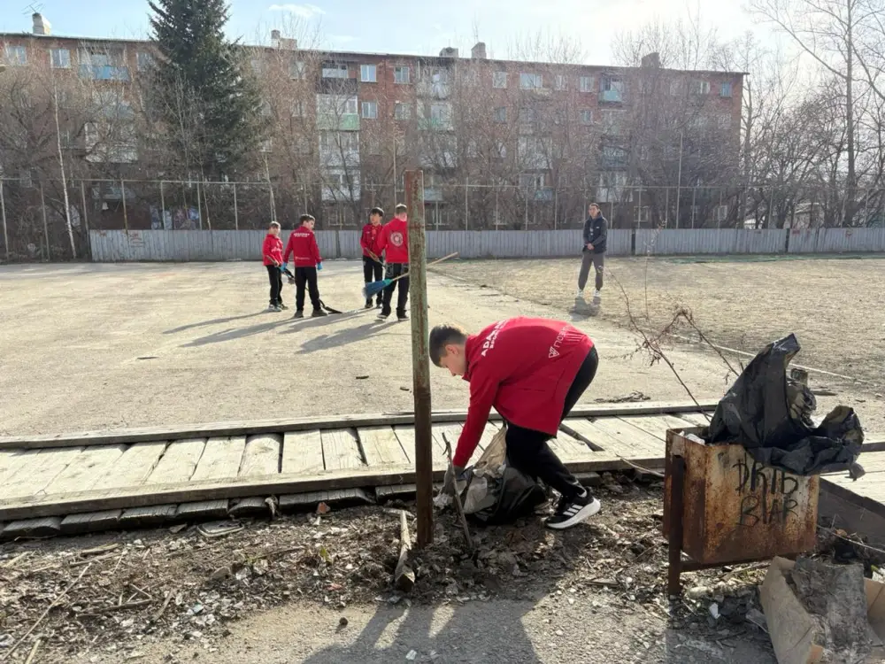 Жители Риддера на субботнике собрали более 5 тонн мусора (2)