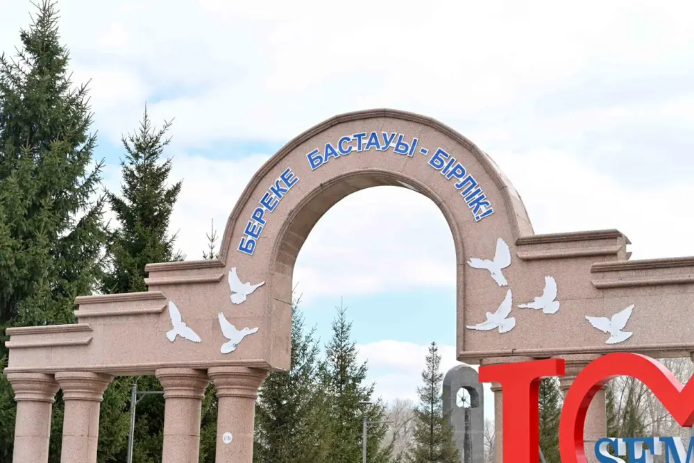 Аким области принял участие в общерегиональном субботнике (6)