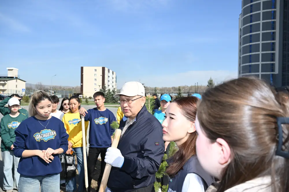 «Зеленая симфония Жетісу»: более 8 тысяч деревьев зазвучали в унисон с природой на субботнике Астане