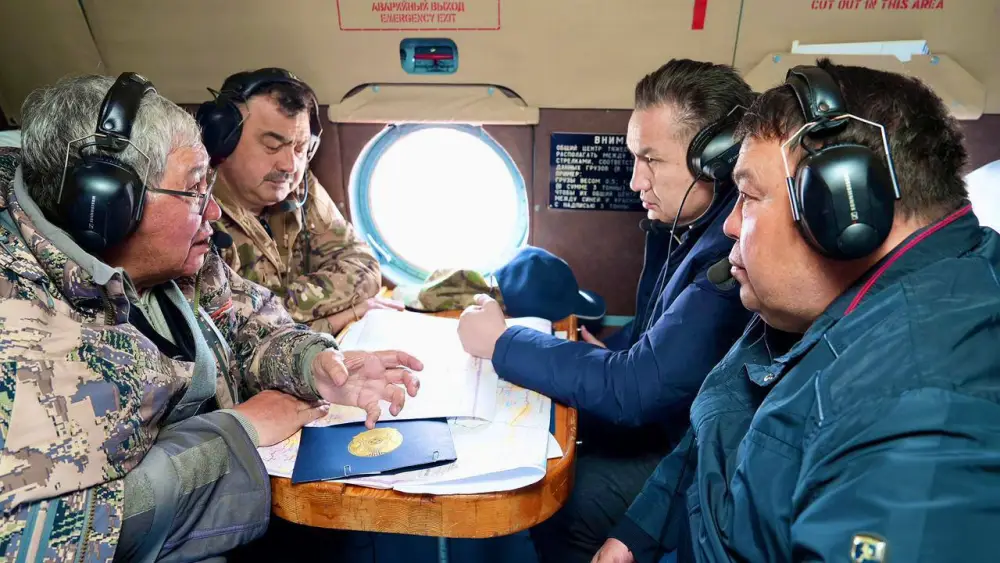 Аким ВКО проверил ход противопаводковых работ в районах региона (2)