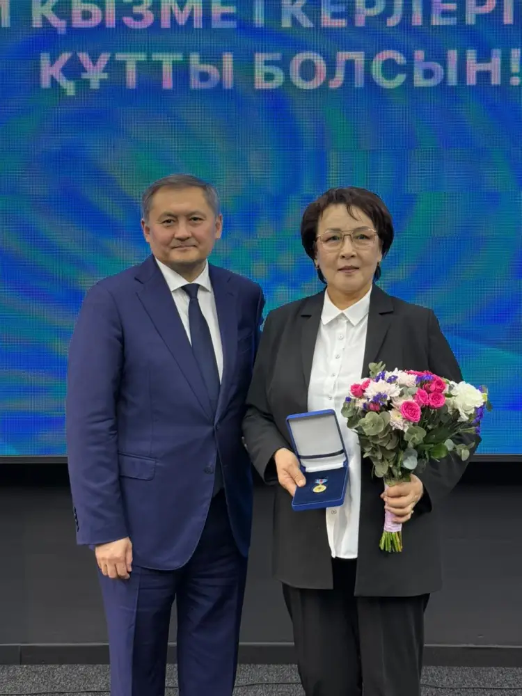 Айнур Абиденкызы: мост между культурой и знаниями, удостоенная звания «Қазақстанның еңбек сіңірген қайраткері» Астане