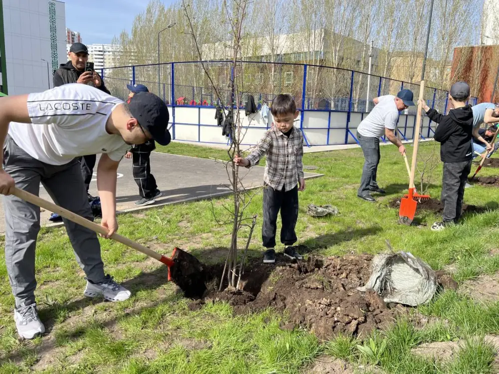 «Таза Қазақстан»: в Астане прошло мероприятие «Сад будущего — озеленение школьного двора» (7)