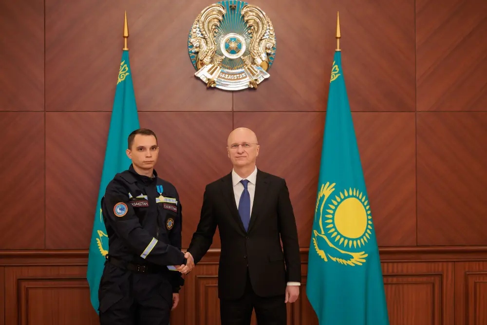 Сотрудники МЧС награждены государственными наградами (3)