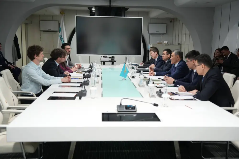 Образовательные программы по водосбережению и проект по борьбе с засолением почв обсудил министр водных ресурсов и ирригации с участниками Регионального экологического саммита (6)