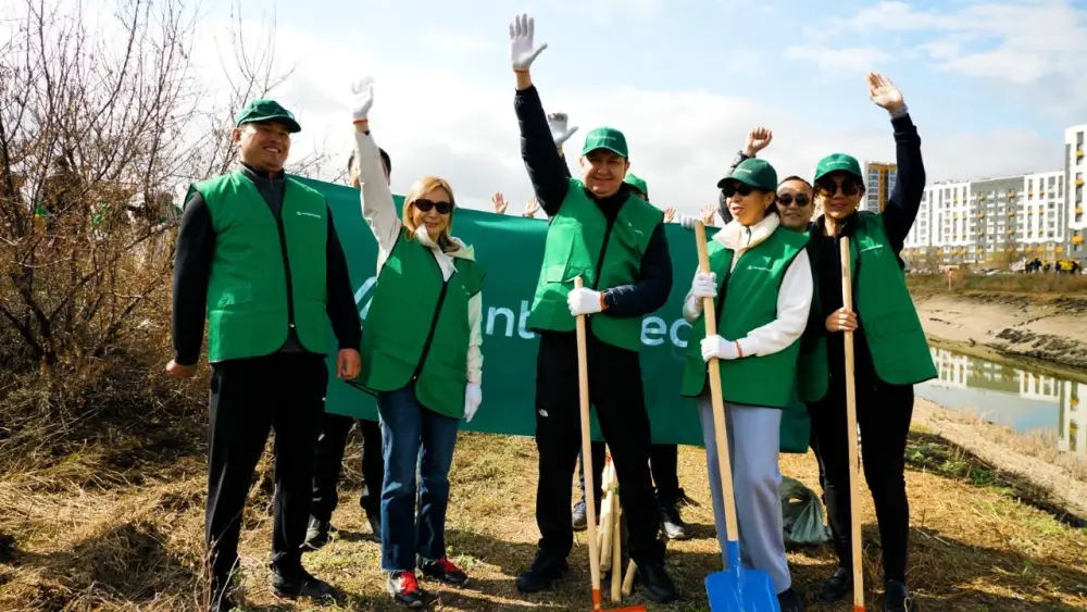 Более тысячи банкиров поддержали экологическую акцию «Таза Қазақстан» в Астане (7)