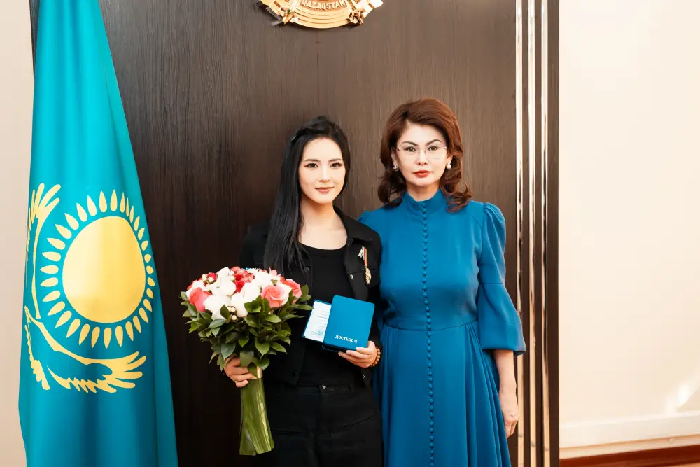 Тао Минсю награждена орденом «Достық» II степени от имени Главы государства (3)