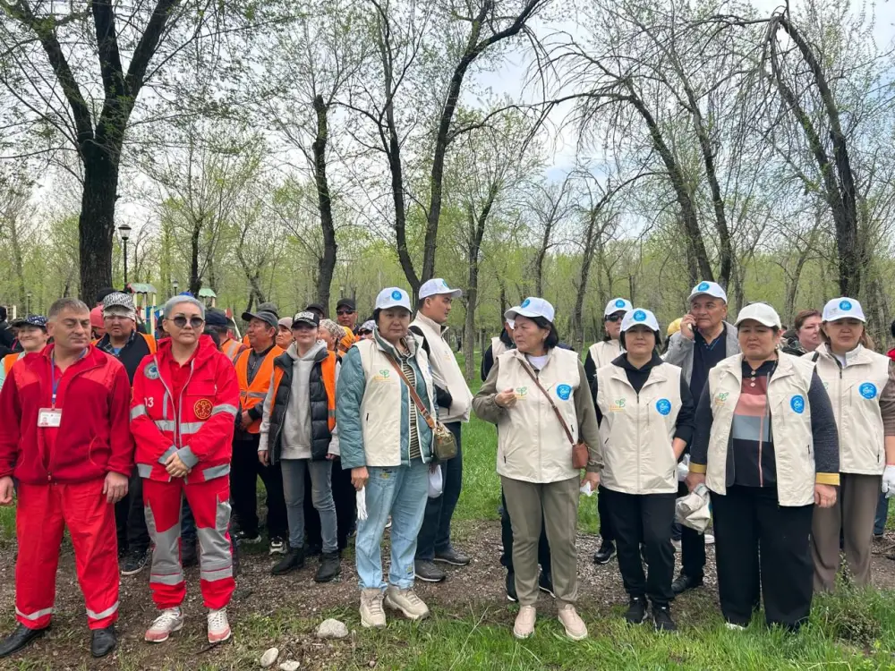 Свыше 2 тыс. жителей приняли участие в субботнике в Турксибском районе Алматы (5)