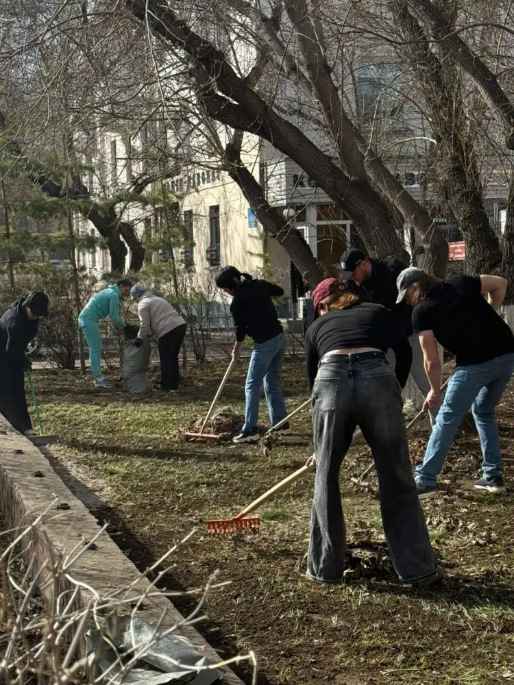 Коллектив столичного театра принял участие в акции «Таза Қазақстан» (7)