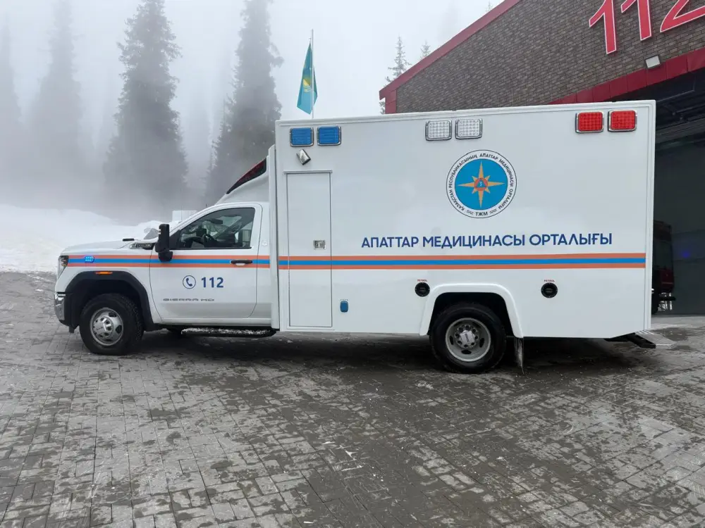 Усиление экстренной медицинской помощи в Казахстане: новые реанимобили для спасения жизней Астане