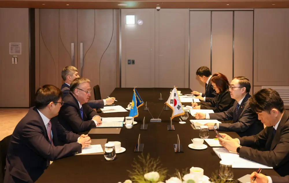 Казахстан и Республика Корея обсудили развитие сотрудничества в таможенной сфере (5)