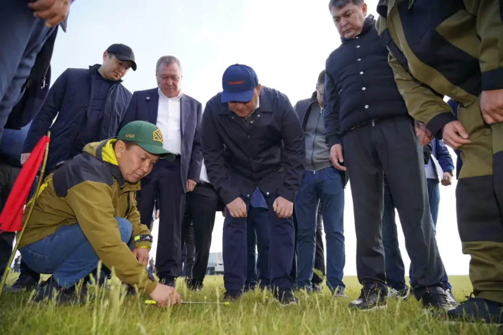 В ТУРКЕСТАНСКОЙ ОБЛАСТИ УСИЛИЛИ БОРЬБУ С САРАНЧОЙ (4)