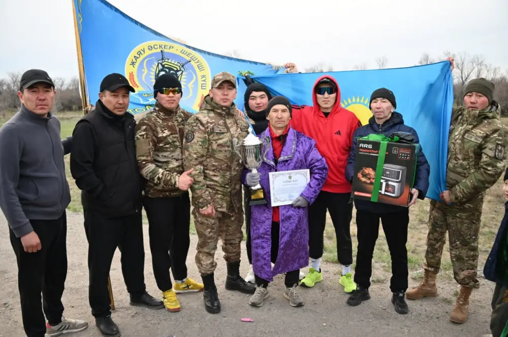 Сержант из Казахстана установил новый рекорд в ультрамарафоне на дистанции 200 км Астане