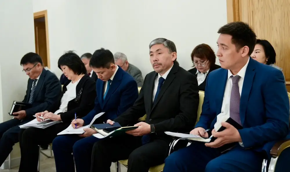 Минтруд рассматривает новые подходы к защите трудовых прав молодежи на основе исследования РНИИОТ (2)