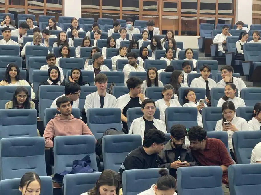 О самых распространеннных схемах мошенников рассказали столичным студентам (3)