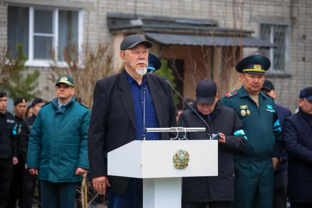 В областном центре Восточного Казахстана простились с Курматом Рахимовым (4)