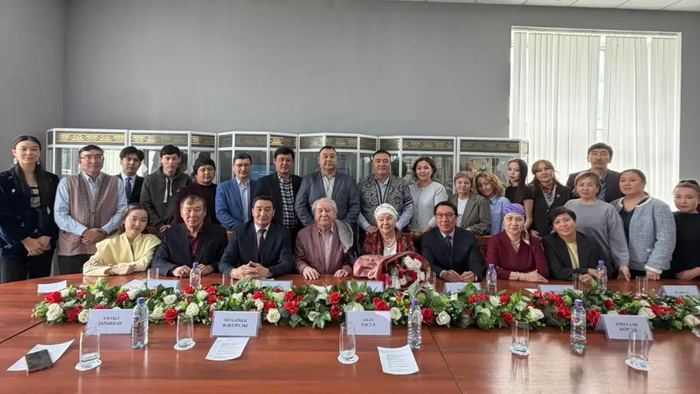 Литературный вечер в Астане собрал поэтов и студентов (4)