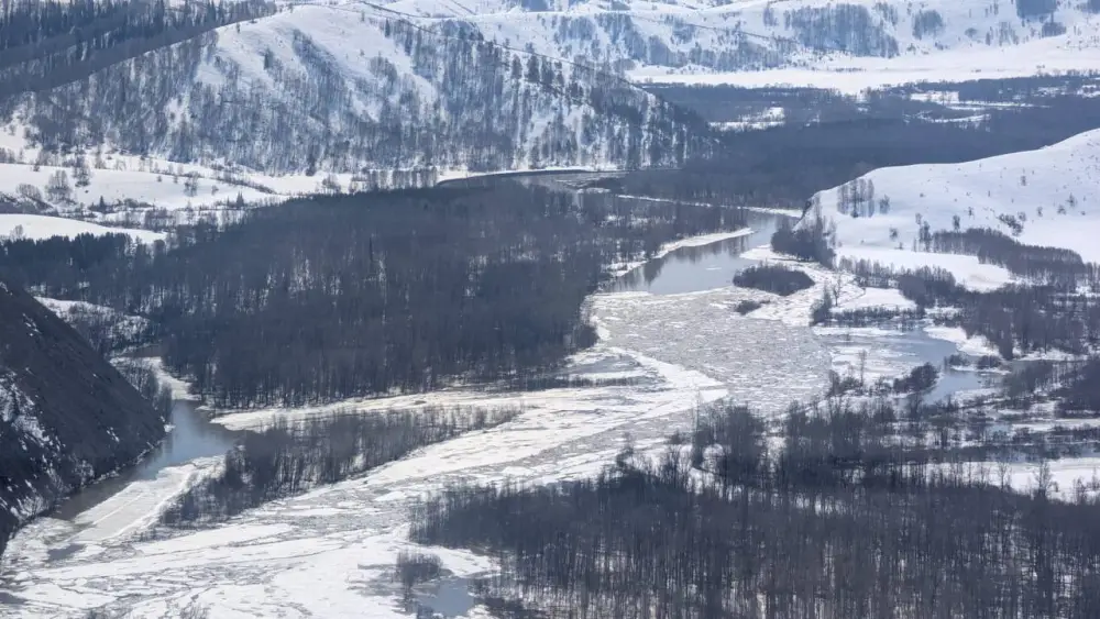 Авиаконтроль с воздуха: техника акимата помогает держать паводки под контролем в ВКО (5)