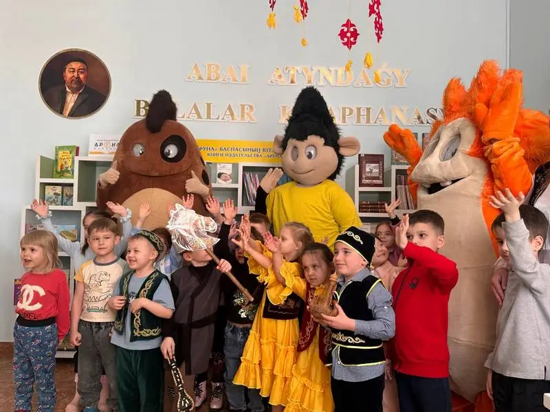 В библиотеке Караганды стартовали встречи детей с казахстанскими издателями (2)