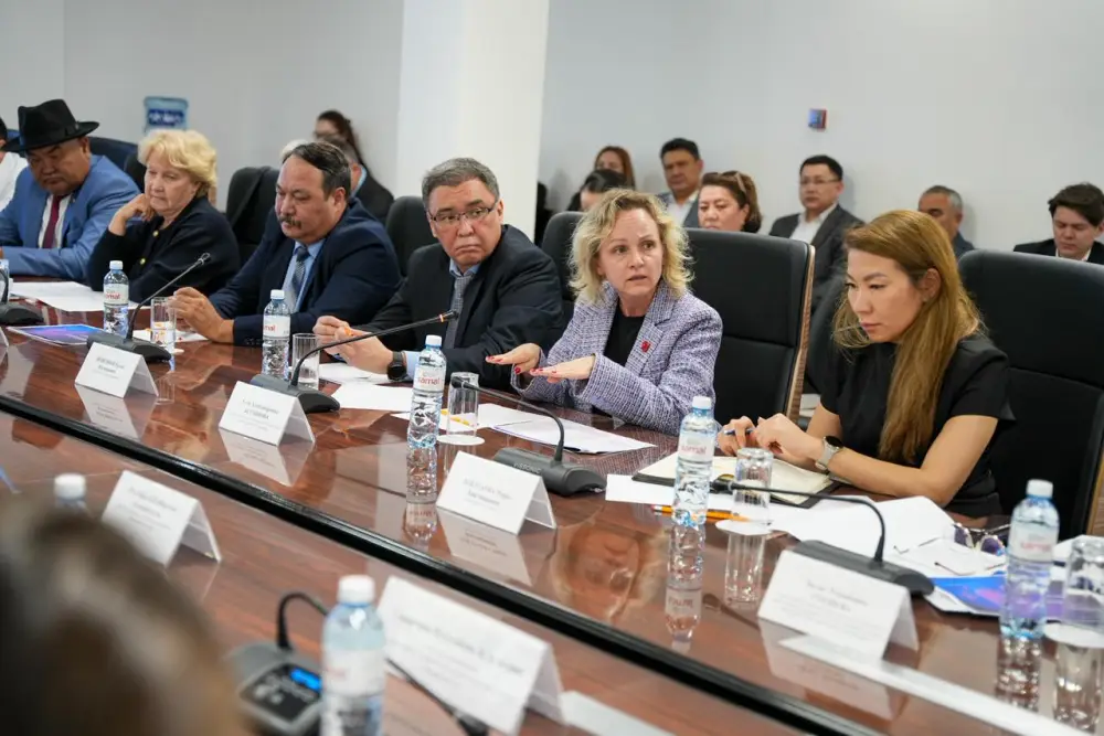 В Министерстве юстиции состоялся круглый стол по актуальным вопросам коллективного управления правами (4)