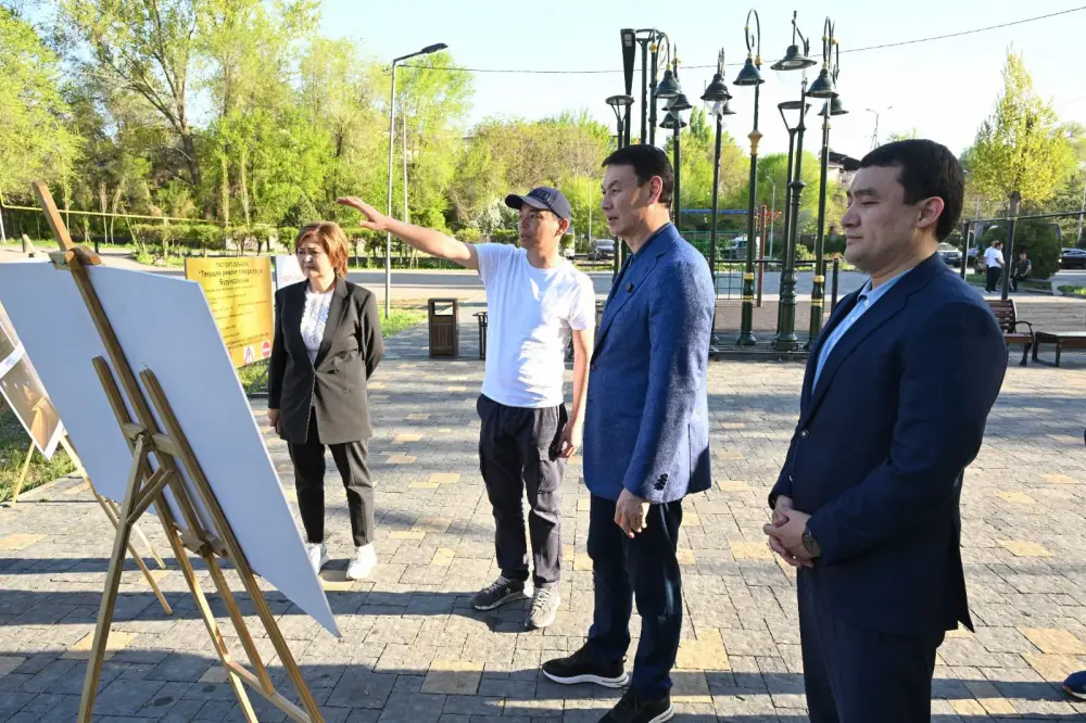 Аким Алматы ознакомился с проектами благоустройства в Жетысуском районе и поручил усилить участие бизнеса (4)
