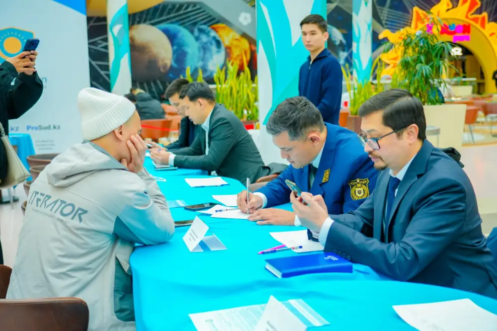 «Народный юрист»: жителям Астаны оказали бесплатную юридическую помощь (2)