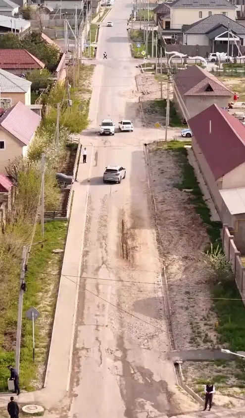 В МИКРОРАЙОНЕ «НУРТАС» ВОССТАНОВЯТ ДОРОЖНОЕ ПОКРЫТИЕ НА 10 УЛИЦАХ (3)
