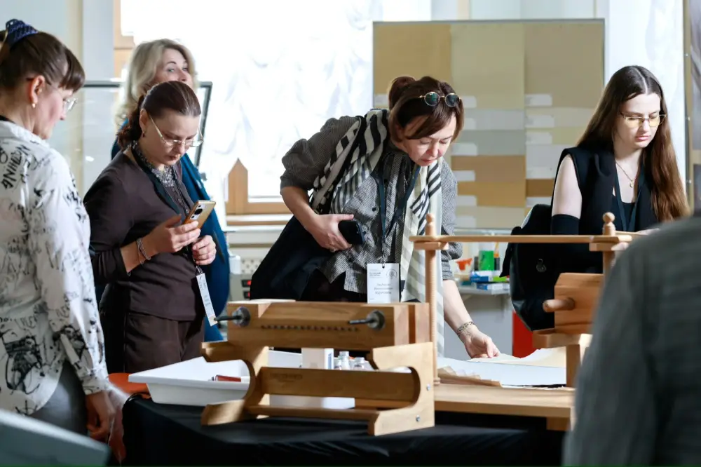 Казахстанские реставраторы на VIII Международном семинаре по реставрации документов в Москве Астане