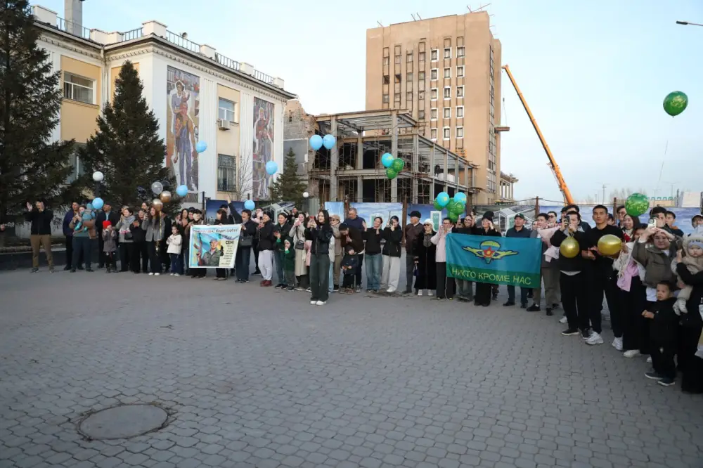 Астана торжественно встретила уволенных в запас десантников (3)