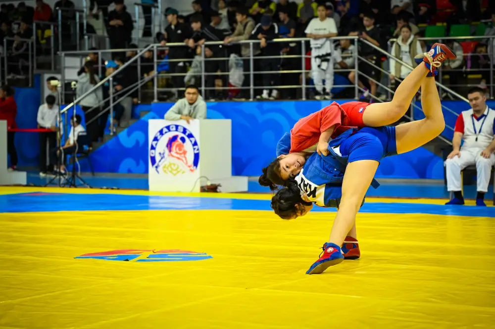 Сильнейших юных самбистов страны определяют в Актобе: турнир открывает дорогу на международную арену (8)