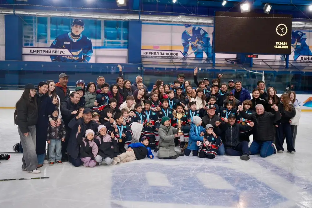 Юные хоккеисты Астаны выиграли чемпионат Казахстана (9)