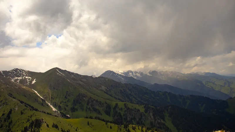 Синоптики Казгидромета прогнозируют потепление в Астане и дожди в Алматы на выходные 18-20 апреля. Астане