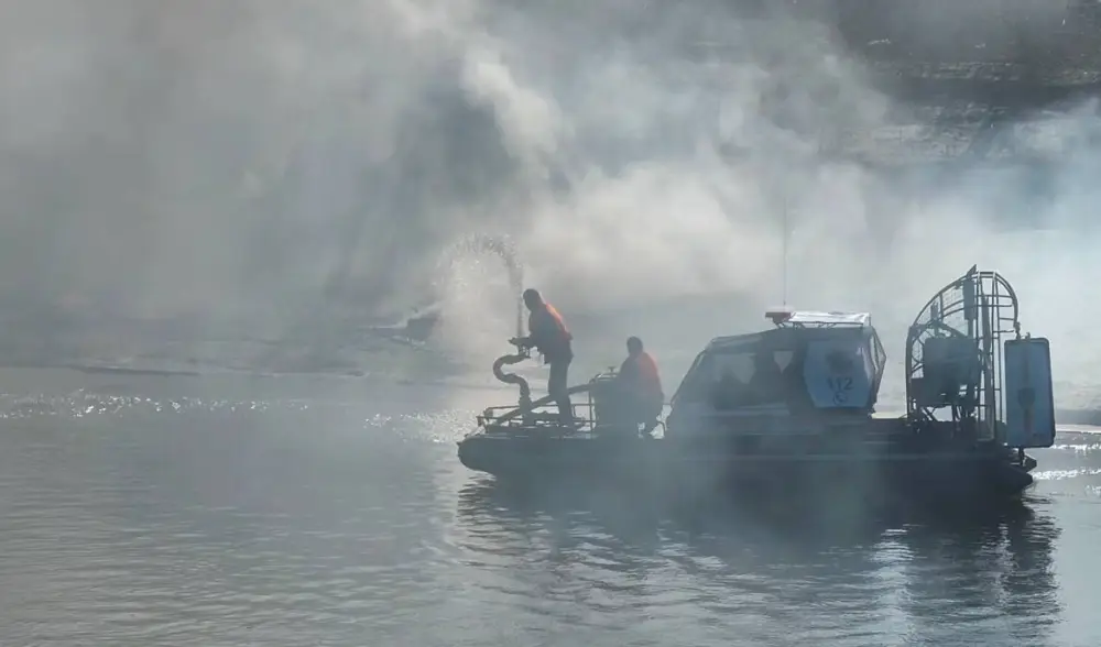 Спасатели МЧС усиливают готовность к природным пожарам с применением аэролодок (6)