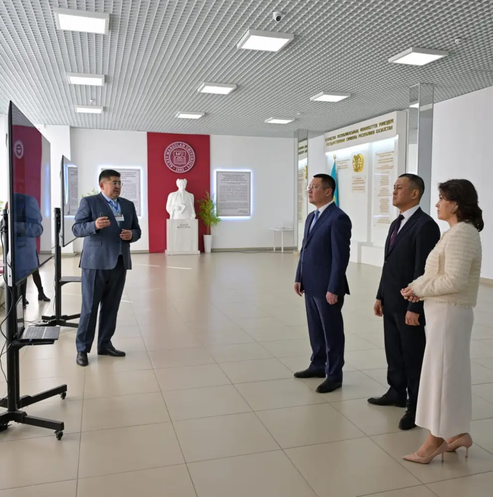 Аким области Асаин Байханов посетил Павлодарский педагогический университет им. Ә. Марғұлана, где встретился со студентами и профессорско-преподавательским составом вуза (2)