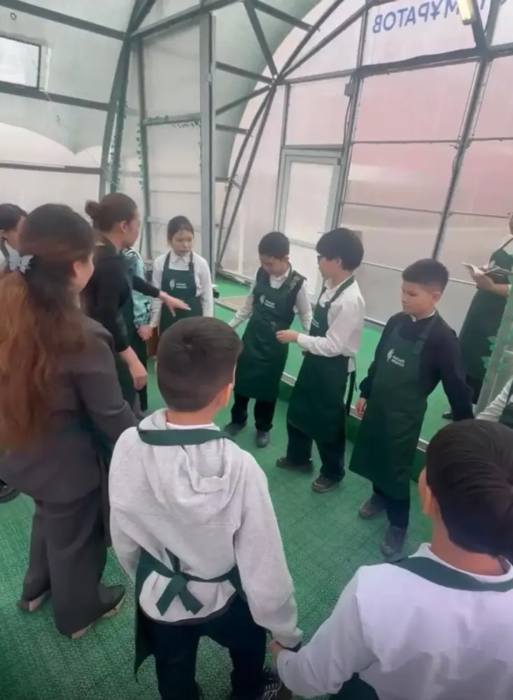 Новый формат экологического воспитания школьников в Астане: необычный классный час прошел в теплице (3)