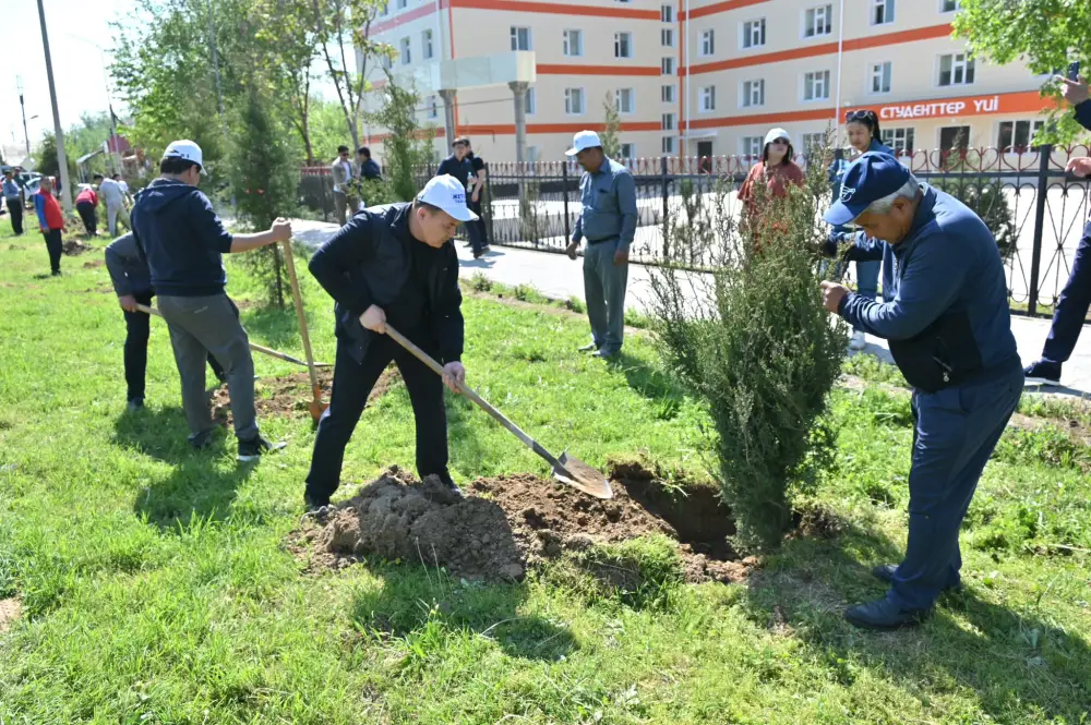 Субботник в Жетысайском районе участие местных властей и деятелей искусства Астане