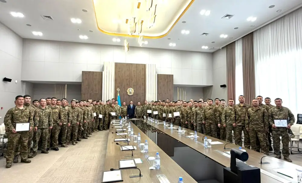 Пожарные Актобе получили награды за тушение огня в здании акимата Астане