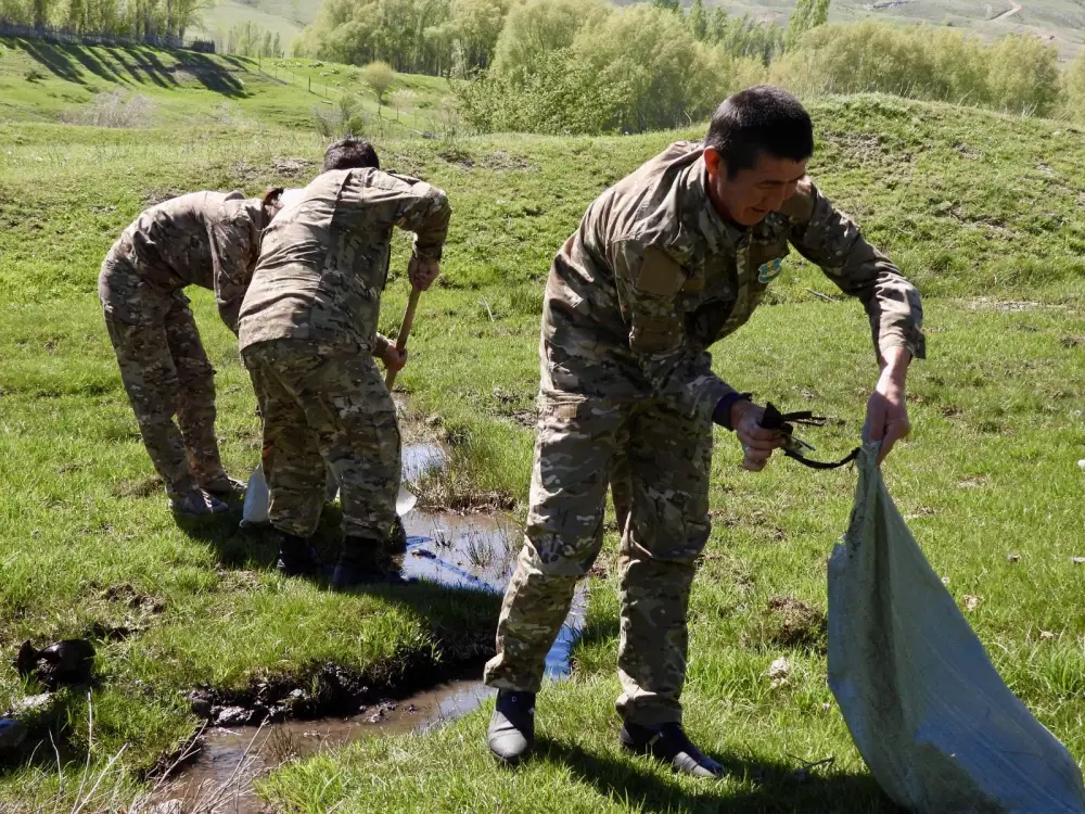 ТУРКЕСТАН: ЭКОЛОГИЧЕСКАЯ АКЦИЯ «БҰЛАҚ КӨРСЕҢ, КӨЗІН АШ» С УЧАСТИЕМ ЗАЩИТНИКОВ ПРИРОДЫ В БАЙДИБЕКСКОМ РАЙОНЕ Астане