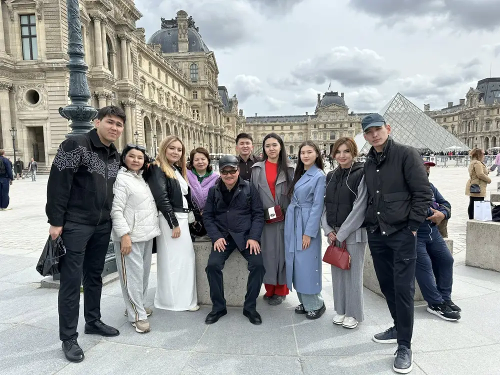 ТУРКЕСТАНСКИЕ АРТИСТЫ ВЫСТУПИЛИ НА ЕВРОПЕЙСКИХ ПЛОЩАДКАХ (4)