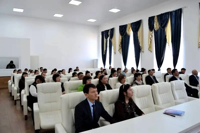 В районах ВКО прошли семинары для госслужащих (4)