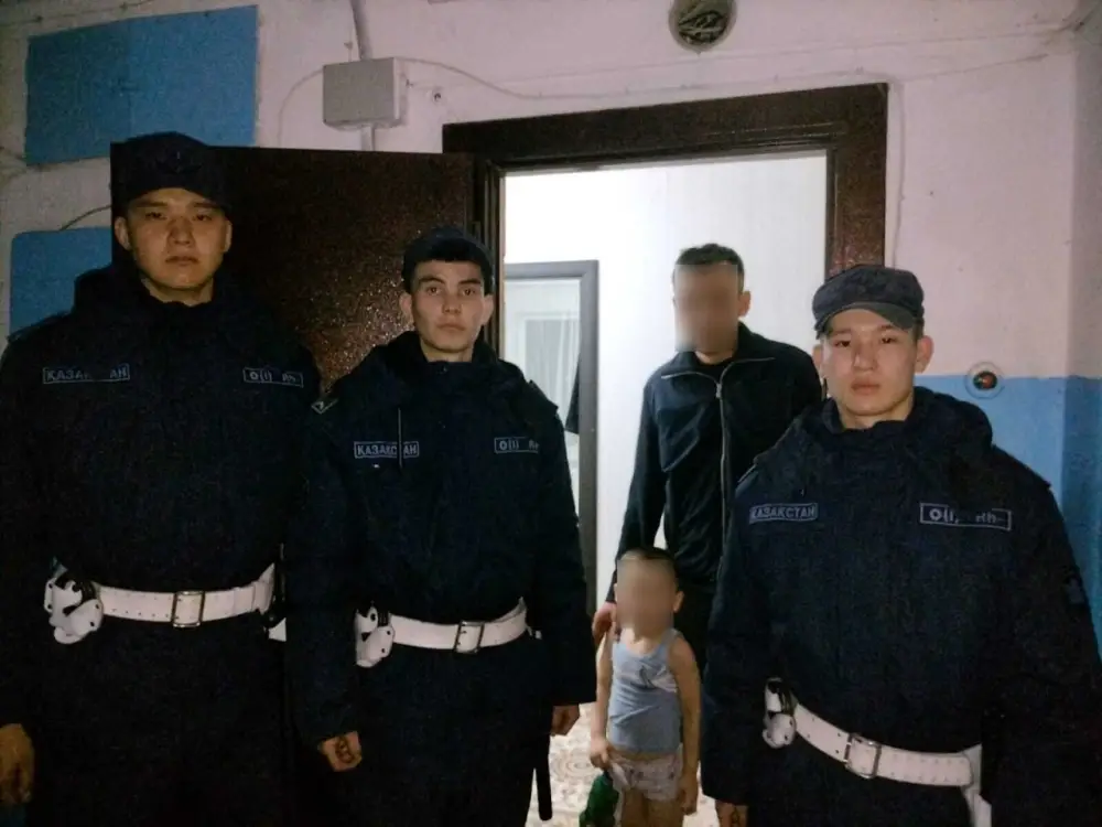 Военнослужащие Нацгвардии спасли ребенка от падения в Семее Астане