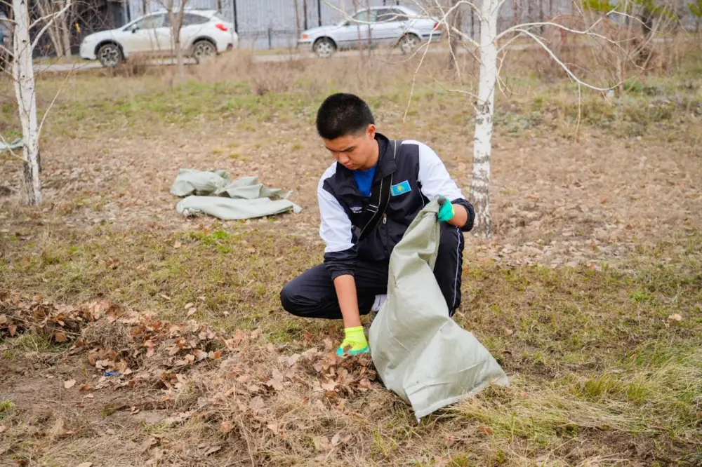 Астанчане поддержали экоинициативу: набережную Есиля очистили от мусора (7)