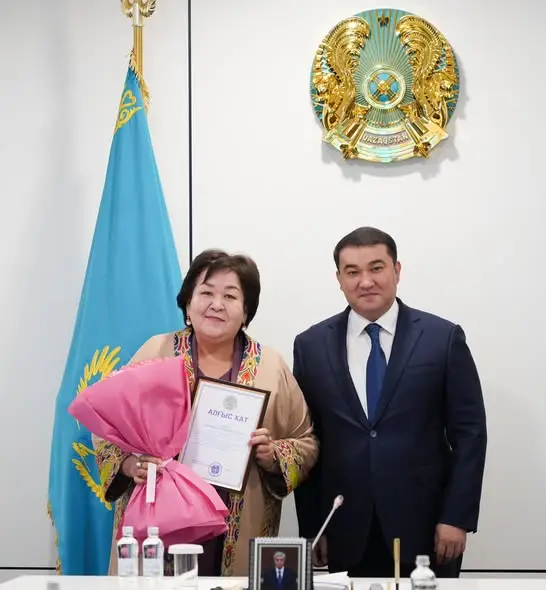 ТҮРКІСТАН: ТӘЖІРИБЕЛІ МЕМЛЕКЕТТІК ҚЫЗМЕТШІ ЗЕЙНЕТКЕ ШЫҚТЫ (2)