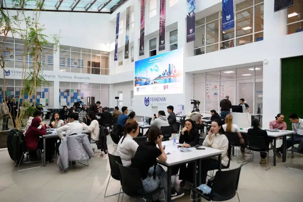 Зеленый водород – залог будущего: международный хакатон объединил молодых ученых в Yessenov University (9)