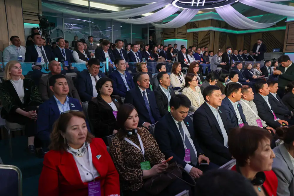 Приоритет - повышению качества кадров в государственном управлении (2)