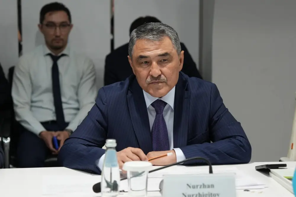 Образовательные программы по водосбережению и проект по борьбе с засолением почв обсудил министр водных ресурсов и ирригации с участниками Регионального экологического саммита (4)