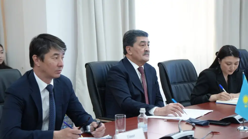 Министр экологии Е.Н. Нысанбаев встретился с Заместителем Генерального секретаря ОЭСР Ф. Лапекорелла (4)